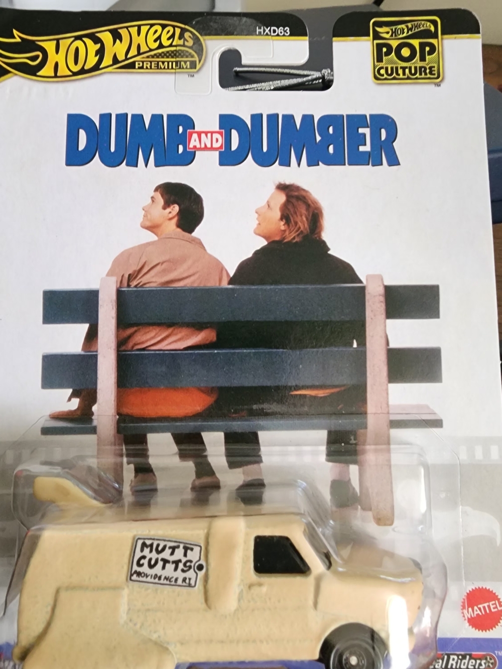 Hot Wheels Premium Pop Culture Dumb and Dumber Mutt Cutts Van - Cream